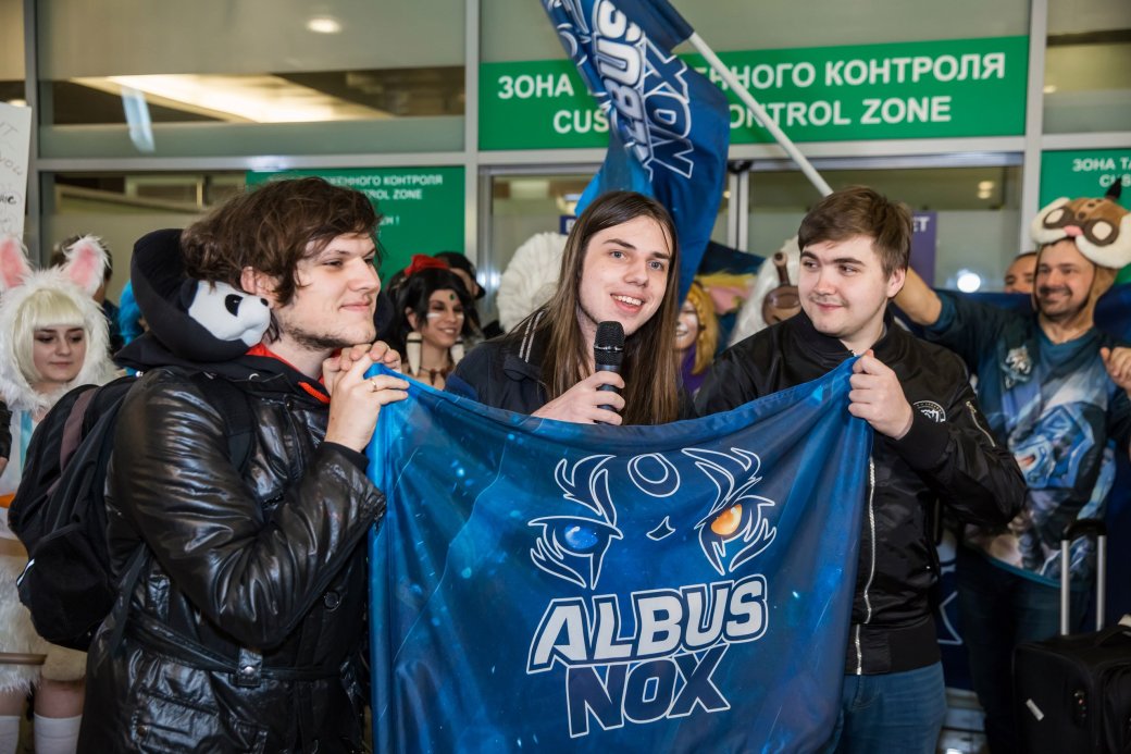 Фанаты встретили Albus NoX Luna в Шереметьево как героев. - Изображение 1 Фанаты встретили Albus NoX Luna в Шереметьево как героев. - Изображение 1